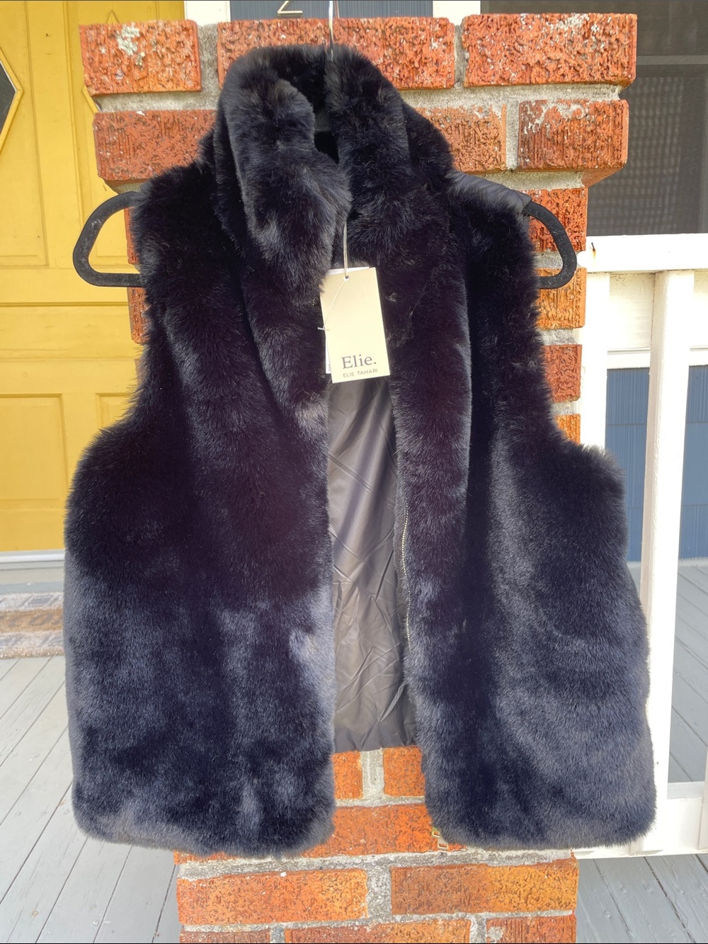 Elie Tahari Black Faux Fur Vest NWT Size M Gold Hardware